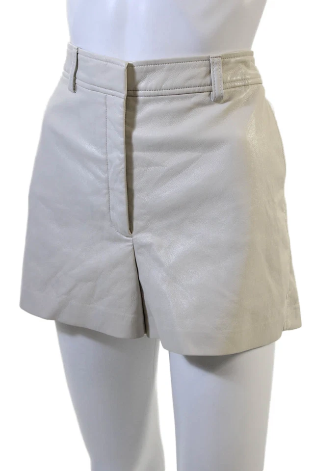 Bermuda social Babaton feminina fecho gancho frente plana couro sintético bege tamanho 8 - Imagem 2 de 4