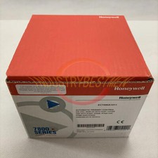 One New Honeywell EC7890 A 1011 EC7890A1011 Burner Control