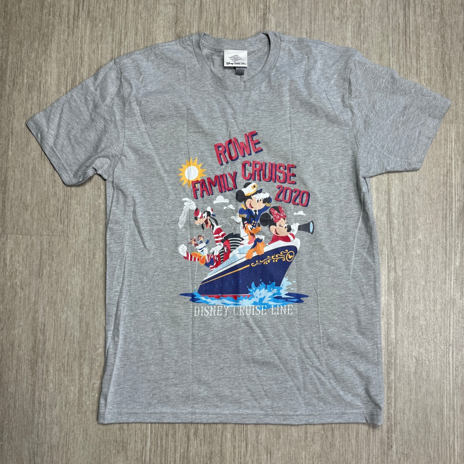 FILA Maglietta Disney Cruise Line ROWE Family Cruise 2020 Grigia Adulto L Gilet Corto Slv