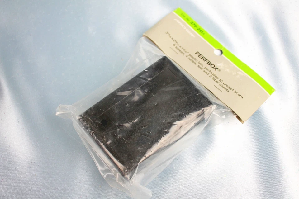 RADIO SHACK "PERFBOX" 270-291 CAJA DE PROYECTO CON PLACA DE PC Y HERRAJES ~ ¡NUEVO! Foto 3 de 4