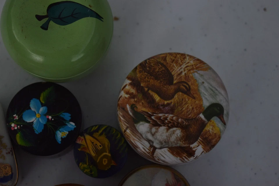 Vintage Job Lot x7 Trinket Boxes, Storage Pots & Pill Pots - Image 3 of 4