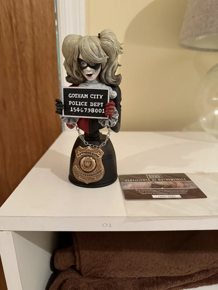 DC Cryptozoic HARLEY QUINN Mugshot Edição Limitada 7" Busto /2000 - Imagem 3 de 3