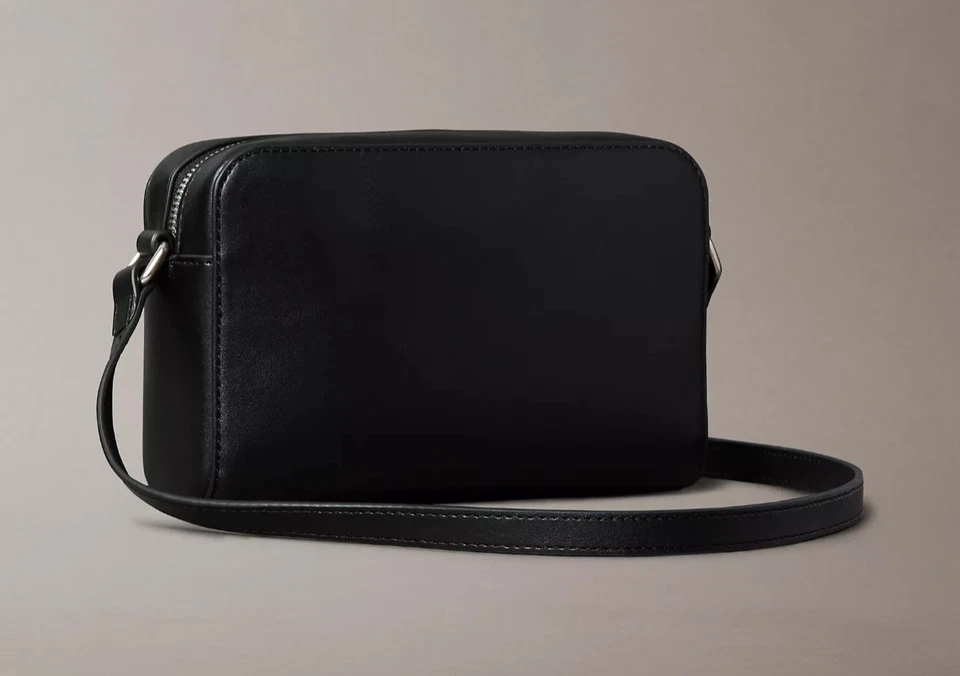 Bolso Bandolera Calvin Klein CK Negro Cuero Sintético Logo Repujado Cartera de Hombro Foto 2 de 3