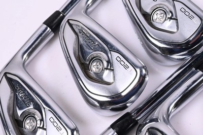 Titleist T200 2019 Eisen / 5-PW / Regular Flex AMT Black R300 Schäfte