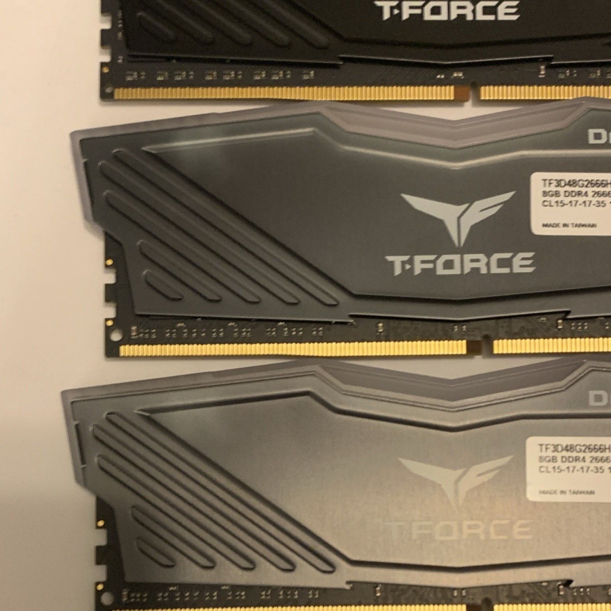 TEAMGROUP T-Force Delta R 32GB (4x8GB) DDR4-2666 DIMM 288-Pin RAM