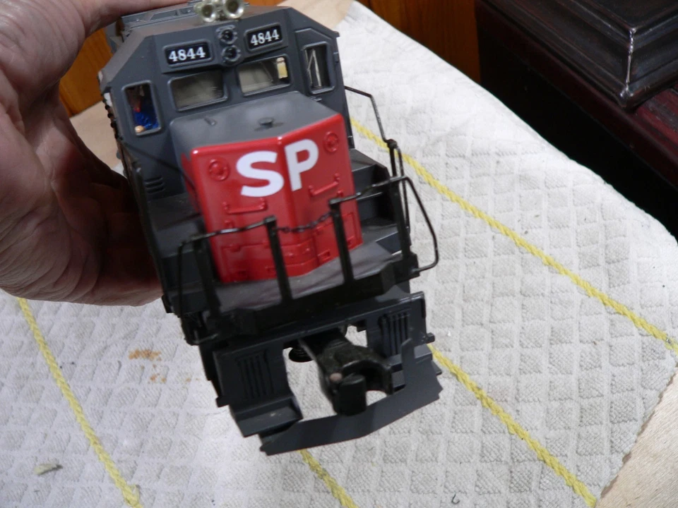 MTH Premier Southern Pacific GP38-2 Diesel w/ ProtoSound O Scale 20-2156-1 - Image 3 of 4