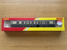 Hornby R4353 OO gauge  BR MK1  chocolate & cream composite coach 