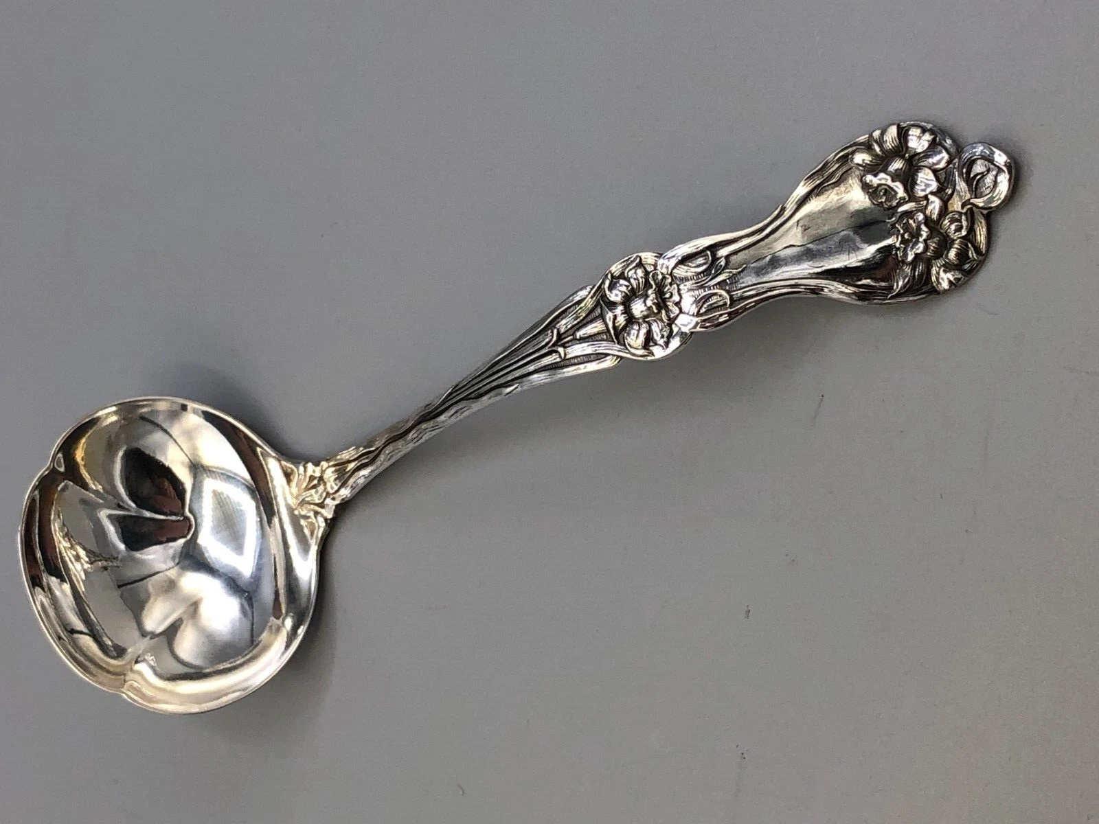 Majestic by Alvin solid Sterling Silver Sauce Ladle 6", monogram removed
Opens in a new window or ta