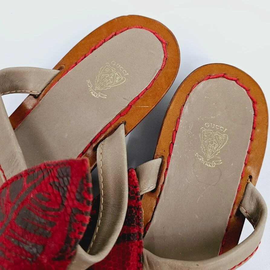 Sandalia Gucci Tanga Vintage 38 8 Cuero Rojo Tostado Cresta de Caballero Sin Cordones Estampado de Serpiente Foto 3 de 4