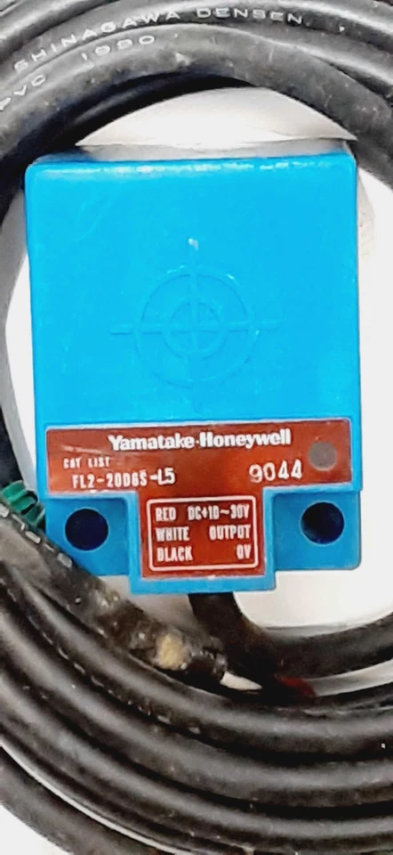 Yamatake Honeywell FL2-20D6S-L5 Proximity Sensor 10-30VDC  - Image 2 of 4
