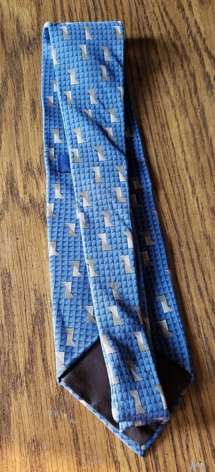 Corbata de seda HONORS azul con triángulo dorado para hombre Foto 2 de 3