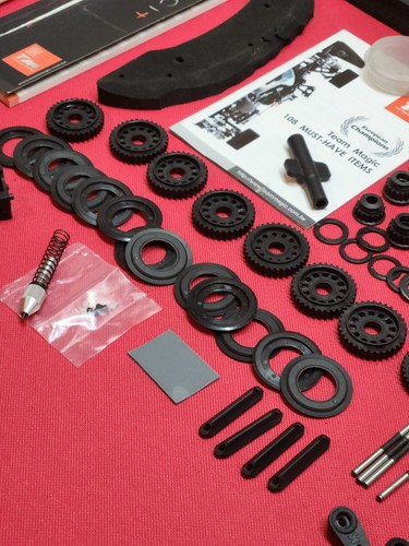 Team Magic T.M. ENORME Lote de Piezas y Actualizaciones E4 Piezas Chassie, Hardware, Cajas Plus! - Imagen 18 de 24