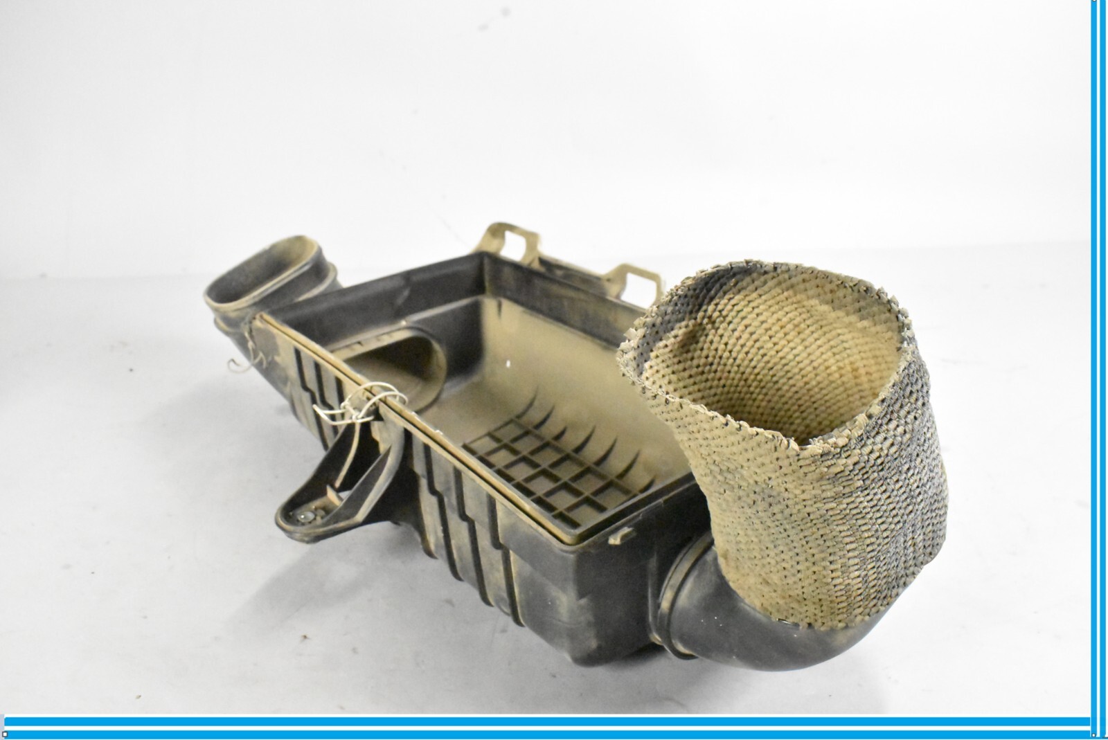 Maserati Quattroporte 2003-2012 Lower Air filter intake pipe