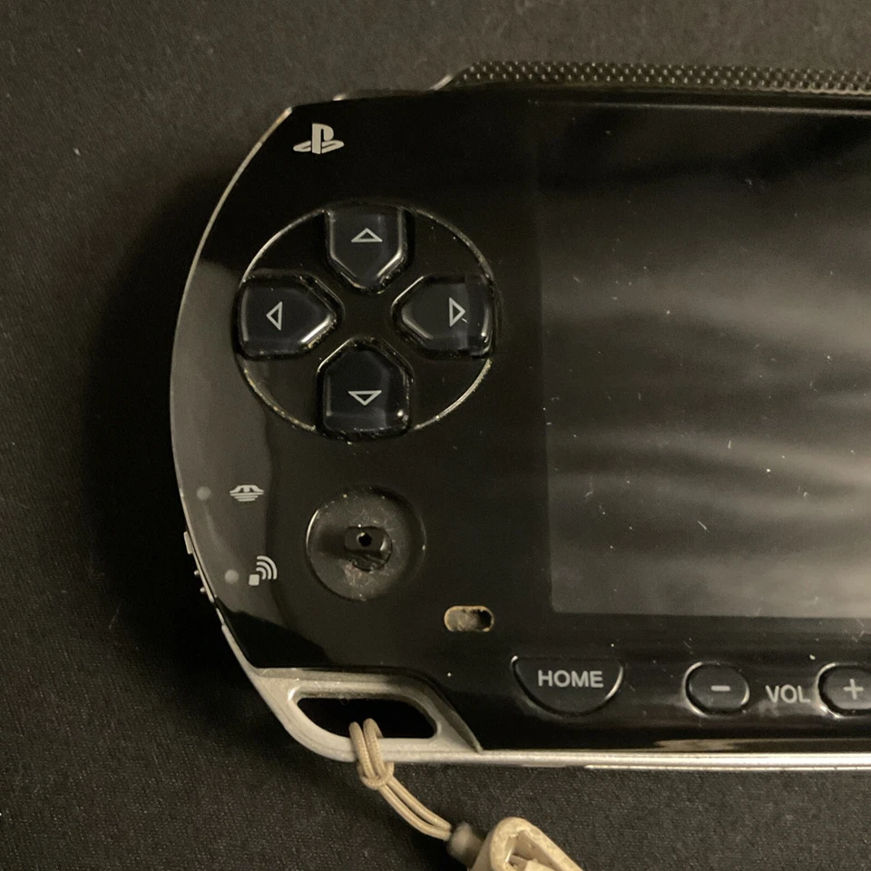 Sony PSP Bundle PSP-1001 W/ 2 Games 5 Vid Console Memory Card Case No Charger - Image 3 of 4
