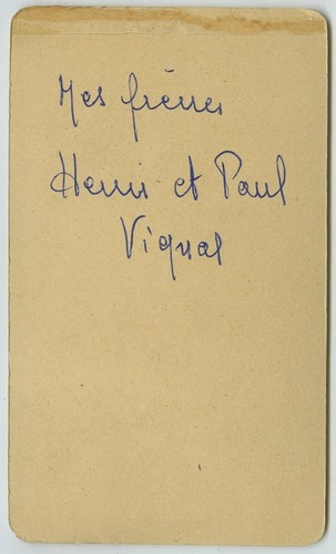 CDV circa 1890. Frères Henri et Paul Vignal. Garçons élégants. Jouet. Cheval. - Imagen 2 de 2
