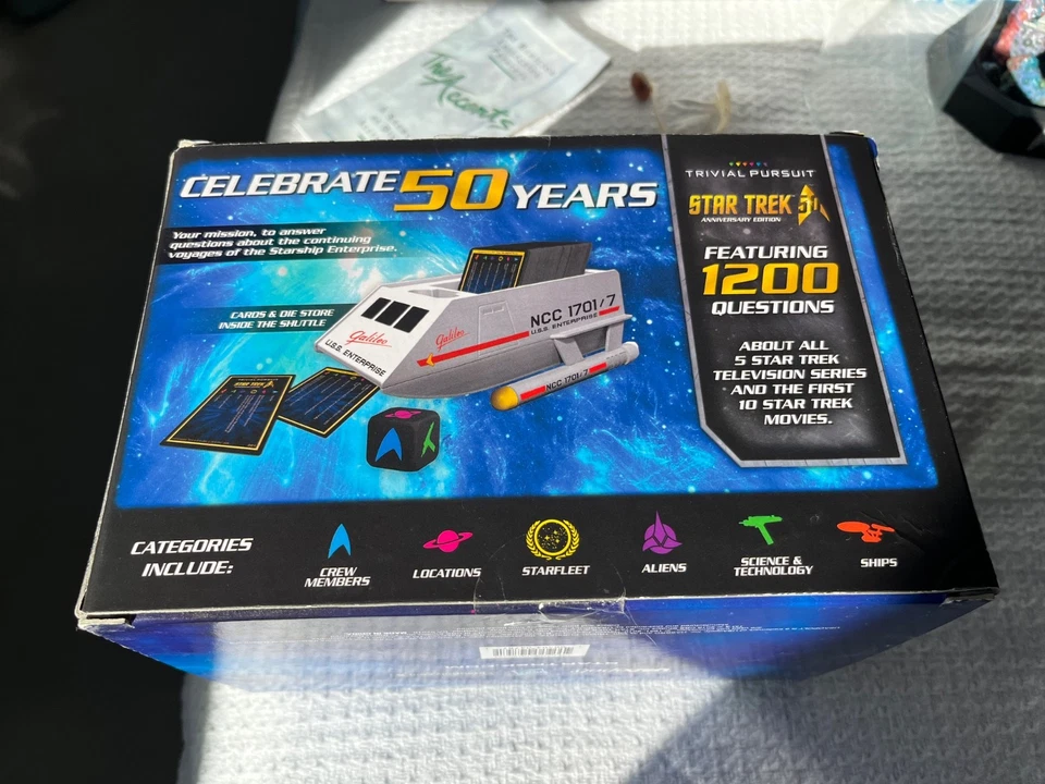 Star Trek Trivial Pursuit Edición 50 Aniversario Galileo Shuttle NUEVO EN CAJA Foto 3 de 4