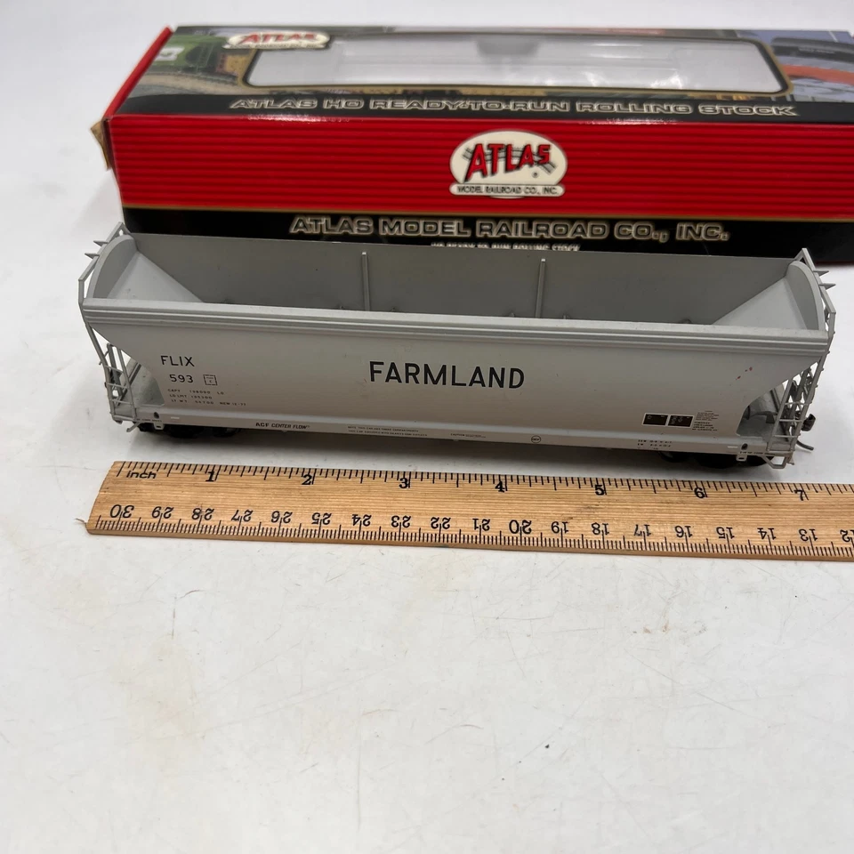 Atlas 1460-1 HO Farmland (FLIX) 3-Bay Centerflow Hopper #593 LN/Box - Image 4 of 4