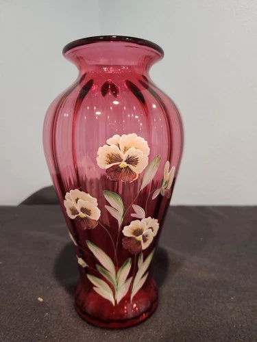FENTON SIGNED & NUMBERED 1994 RIBBED CRANBERRY GLASS VASE w FLOWERS