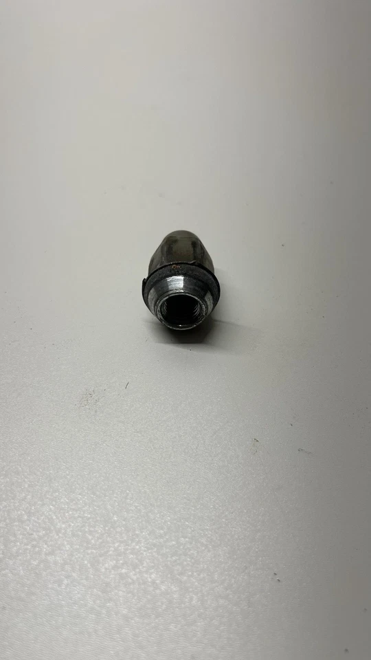 Chevrolet Equinox 2018-2024 rueda derecha izquierda tuerca perno OEM Foto 3 de 4