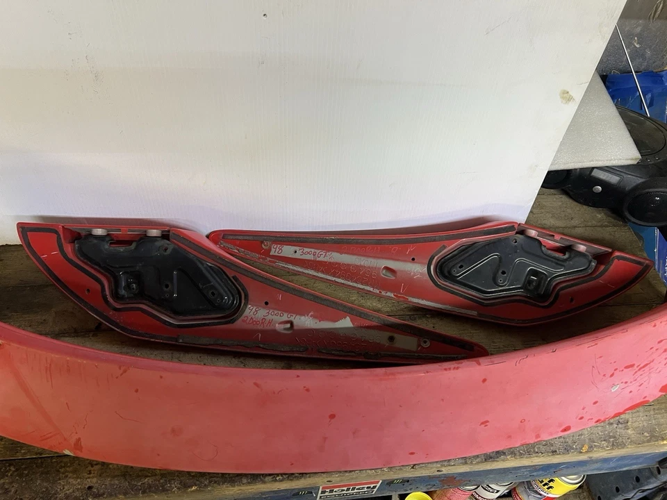 1997-1999 MITSUBISHI 3000 GT REAR SPOILER WING THIRD BRAKE LIGHT ASSEMBLY 3-PART - Image 3 of 4