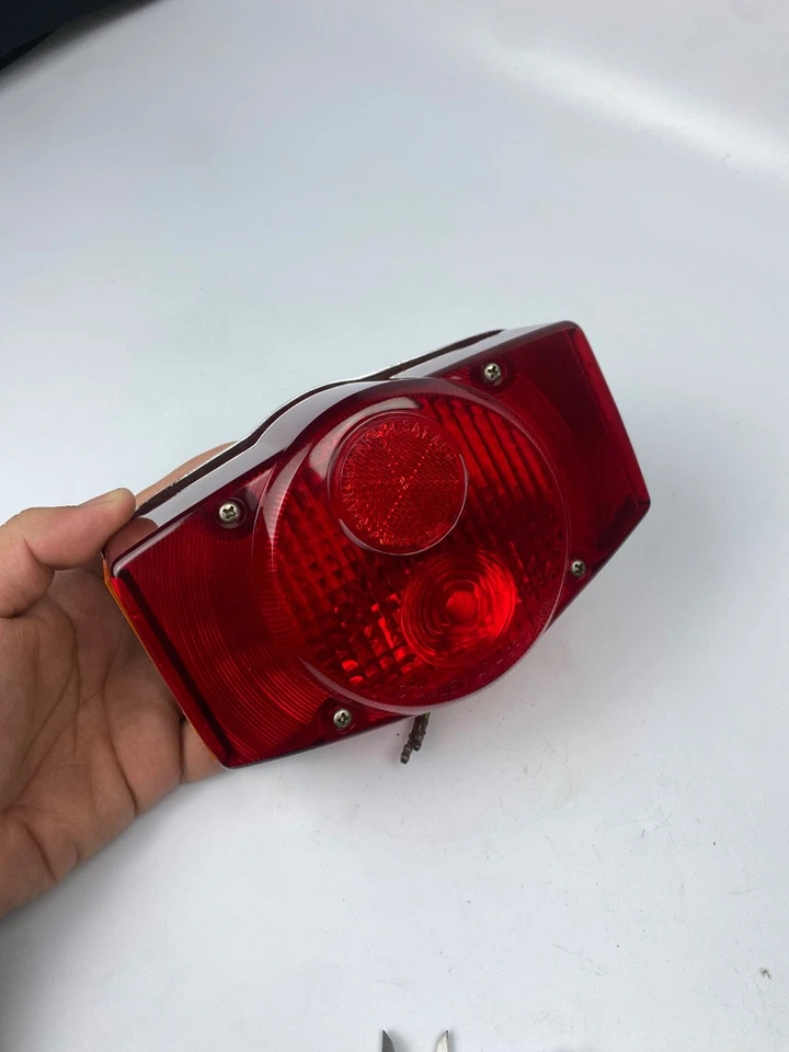 Luz trasera para Honda CB200 CB350 CB360 CB200 CB550 CB750 NOS P/N 33701-354-670 Foto 3 de 4