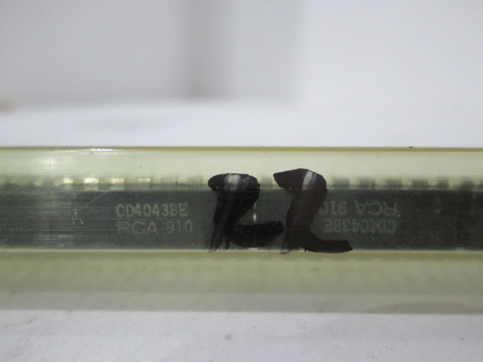 Texas Instruments, SN74LS240N, Integrated Circuit, New, Lot of 22 - Image 2 of 4