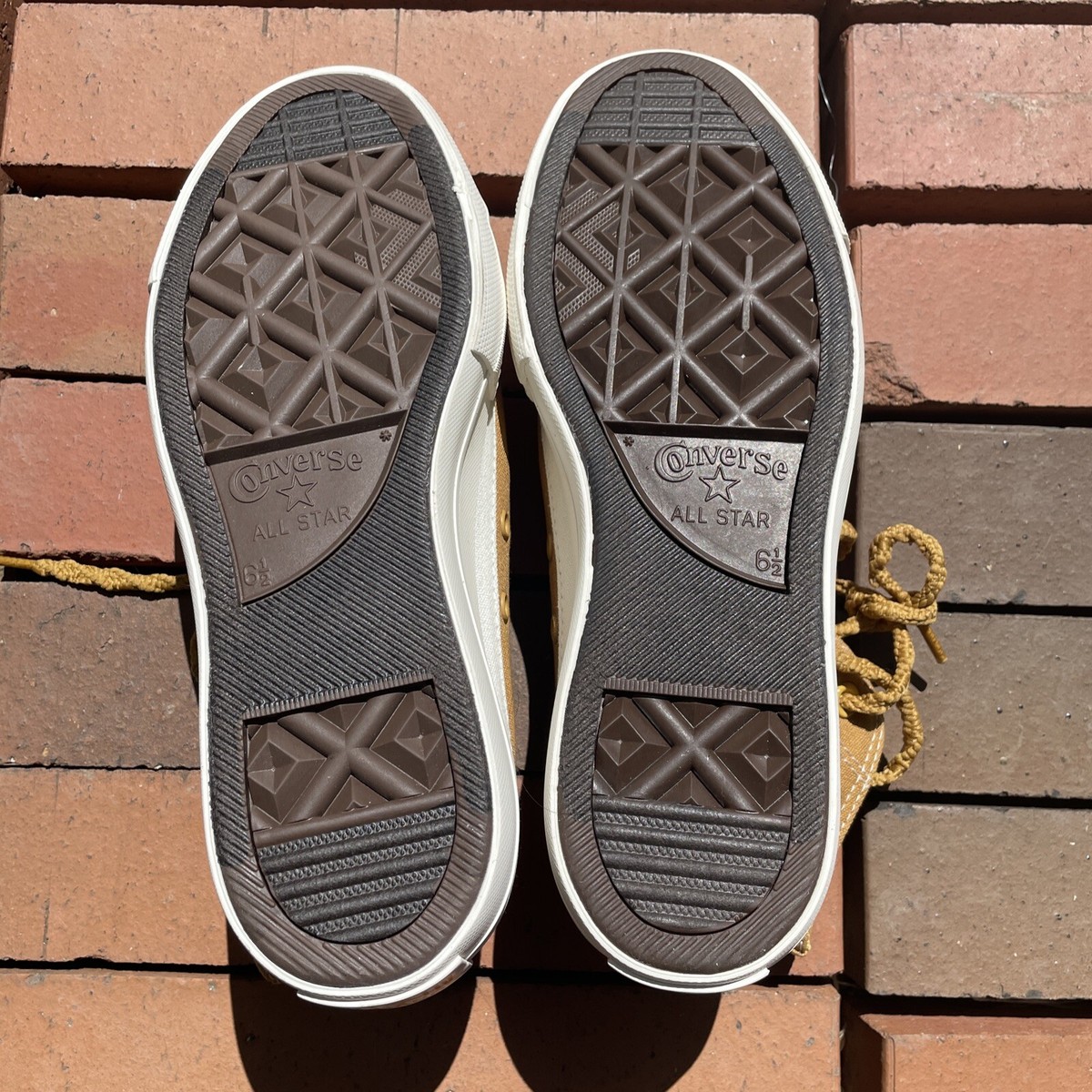 ピサスターのアンテイハムト　金 Converse Chuck Taylor All Star 70 HI Top Gold Womens US 8.5