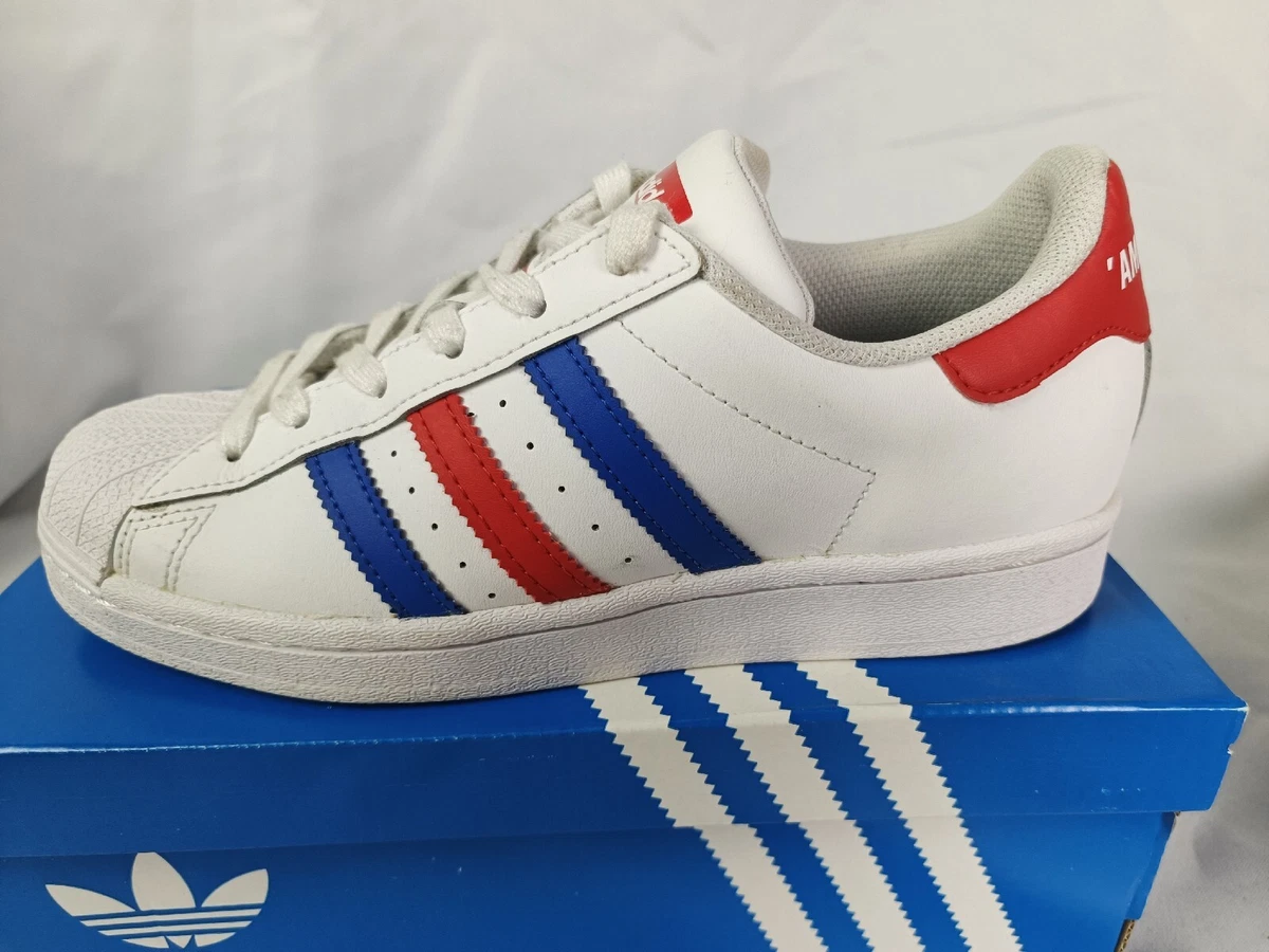 Superstar trainers top white and blue