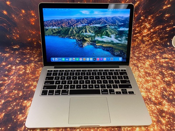 Apple Macbook Pro 13" Retina 2.4GHz i5 8GB RAM-128GB a 512GB SSD. OS Big Sur 2