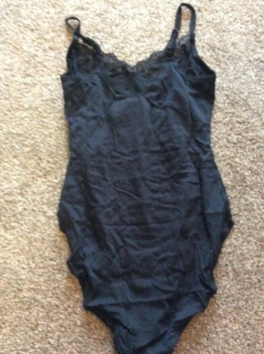 Free People Side of Sass Body - LadyBird rot oder schwarz - verschiedene Größen - Bild 31 von 32