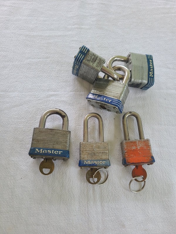 Vintage Lot Of Master Lock Keyed Padlocks Shackle Silver Blue with Keys