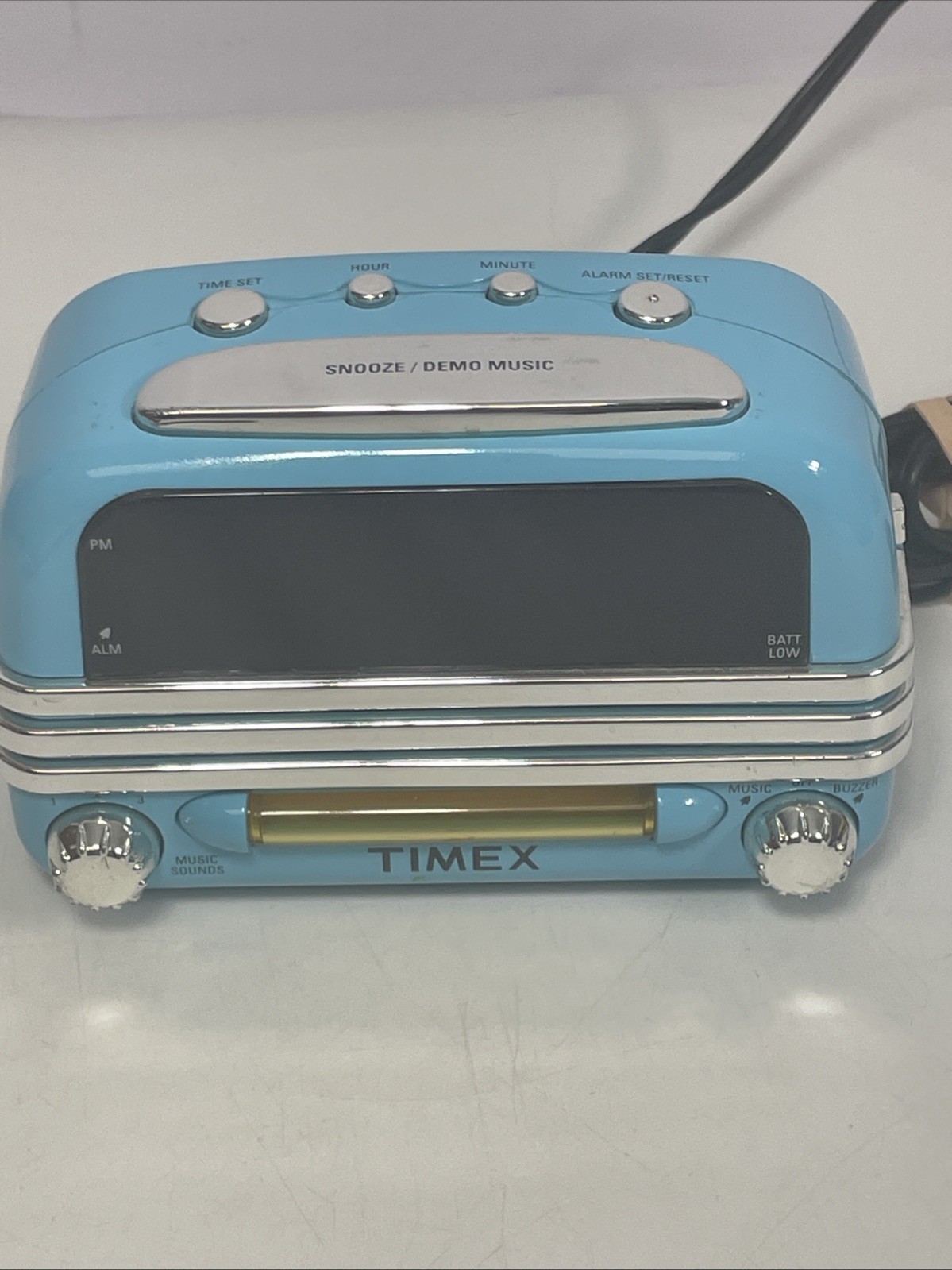 Timex Model T-147L Blue Retro Small Alarm Clock Radio Pre Owned