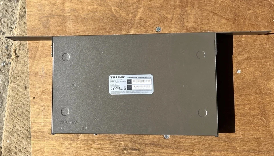 TP-Link TL-R480T+ Broadband Business Router Load Balancer With Rack Mount Kit - Image 3 of 4