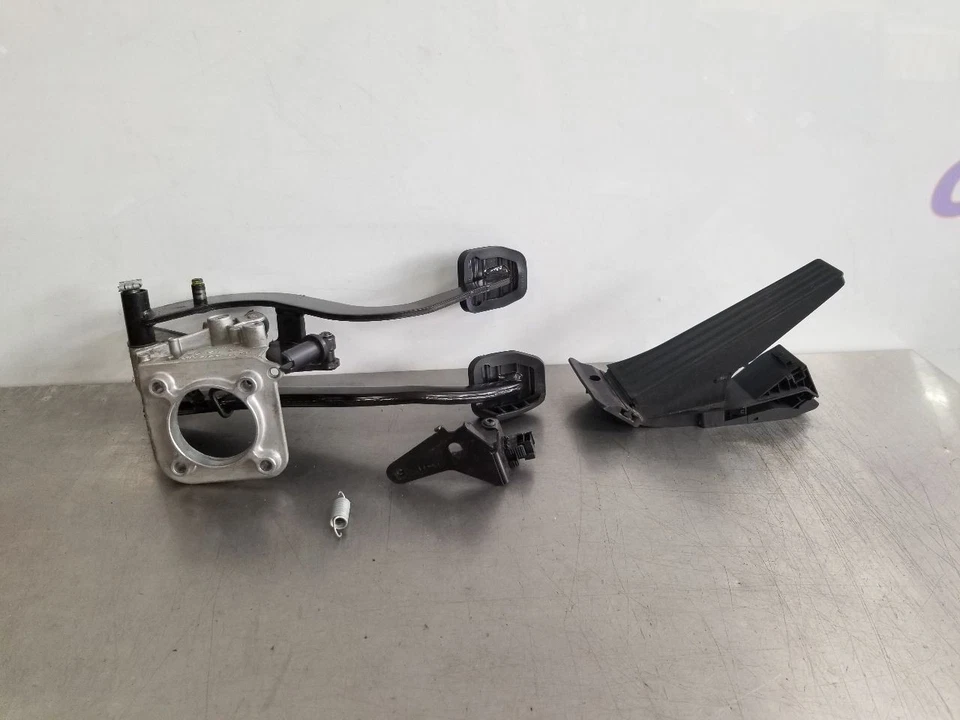 11 2011 宝马 Z4 手动变速器加速器、制动、夹板踏板 3414589 — 第 4/4 张图片