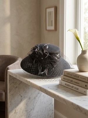 Stunning Vintage Michael Howard Women's Feathered Veil Hat - Excellent