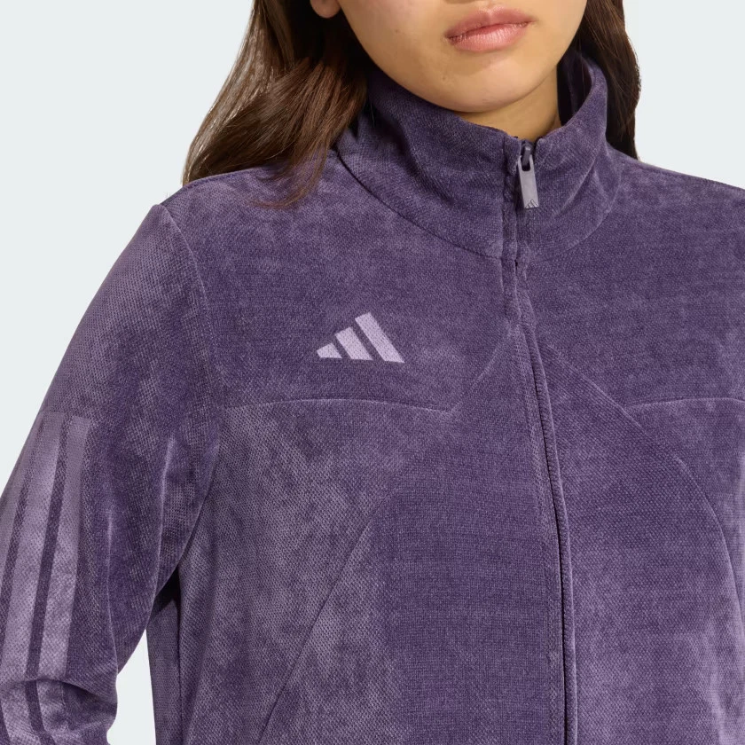 Camiseta deportiva Adidas Tiro Velour para mujer Foto 4 de 4