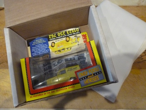 CORGI LLEDO VANGUARDS ONLY FOOLS & HORSES DEL BOY RELIANT VAN MODEL 10053 1:43
