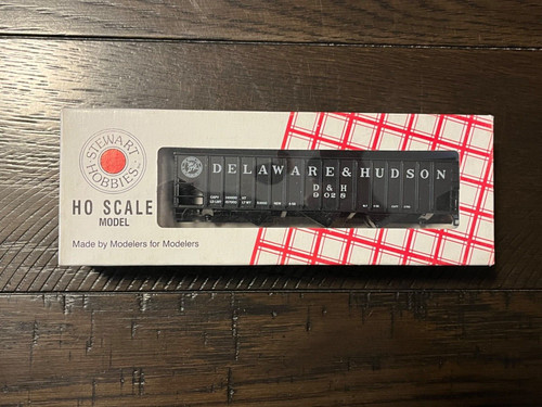 STEWART HOBBIES HO SCALE DELAWARE & HUDSON D&H 70 TON TRIPLE HOPPER 10020 | Condition: Used