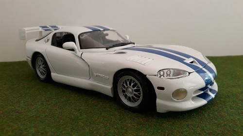 DODGE VIPER GTS-R 1997 blanc o 1/18 MAISTO 31845 voiture miniature de collection - Picture 2 of 10