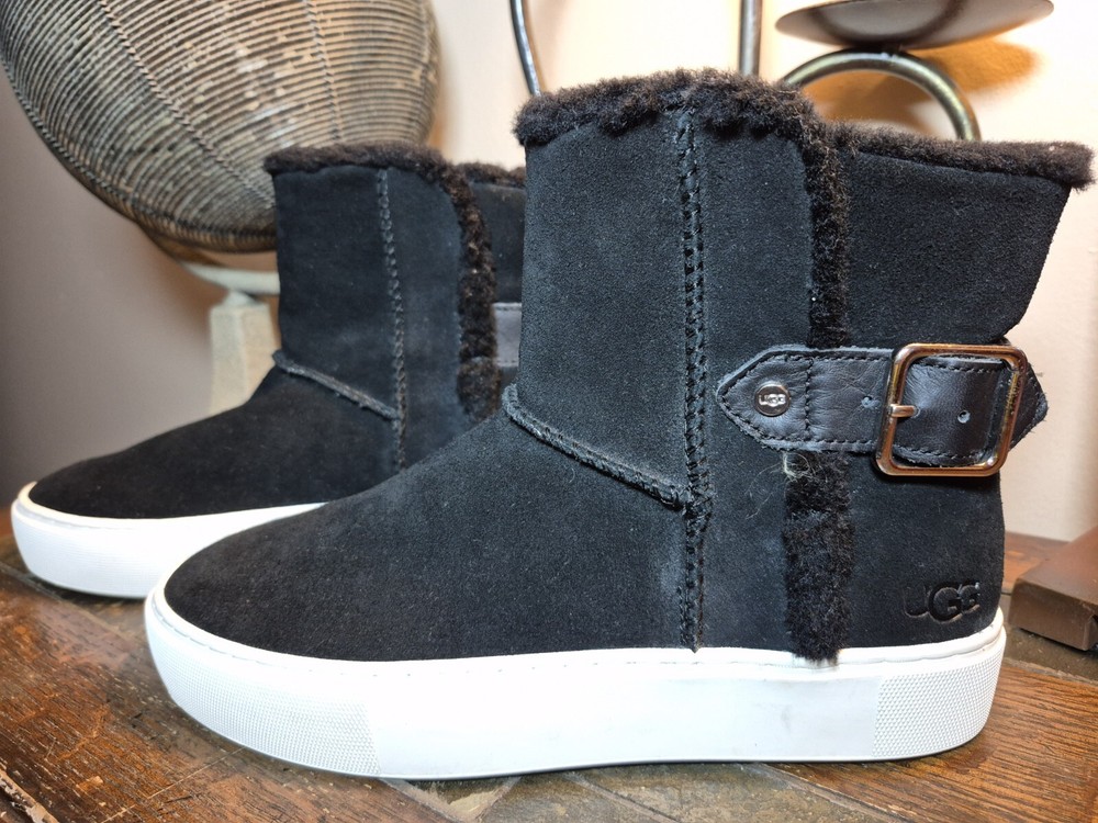 UGG Women's Aika Ankle Boot - Size 6.5