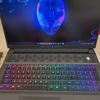 Alienware M18 R1 18'' 480Hz FHD+ RYZEN 9 7945HX 32GB 1TB SSD RX 7900M 16G DDR6