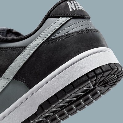靴 Nike SB Dunk Low \"Black and Smoke Grey\" Nike SB Dunk Low Pro Skate Shoes. Nike ID