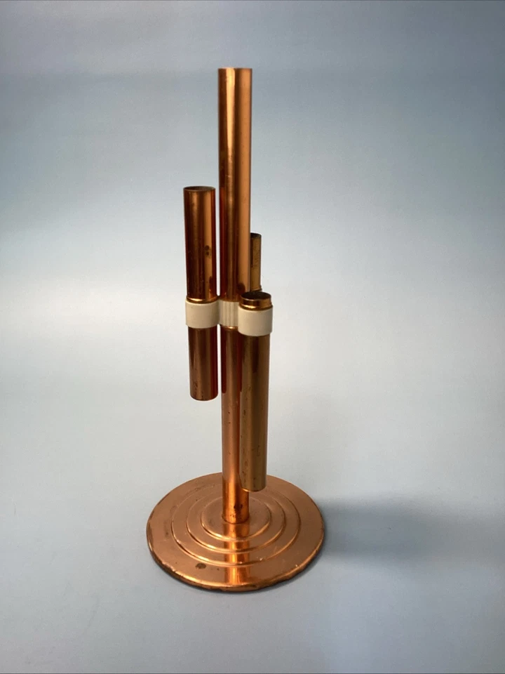 Vaso Chase USA arranha-céu todo cobre ART DECO escultura tubular 4 brotos década de 1930 - Imagem 2 de 4