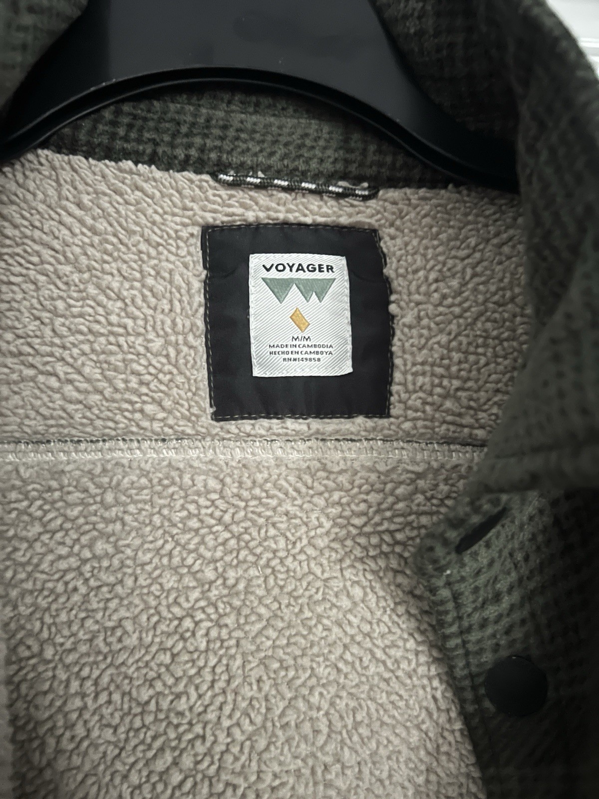 Voyager Men's Medium Flannel Green Sherpa lined Jacket Snap Closure Fall Shirt