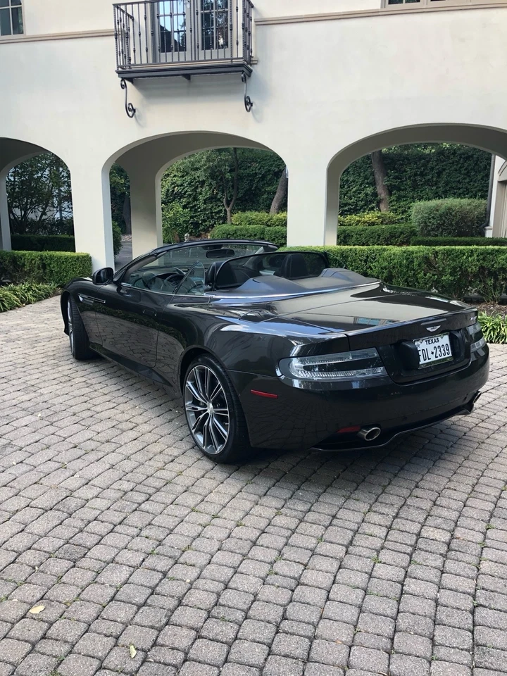 Aston Martin Virage Volante 2012 Foto 2 de 4