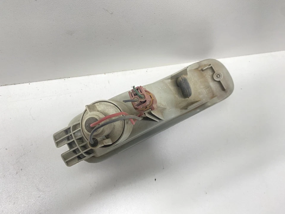 93-97 NISSAN ALTIMA PARACHOQUES DELANTERO IZQUIERDO MONTADO LUZ INTERMITENTE OEM, 116-58432 Foto 4 de 4