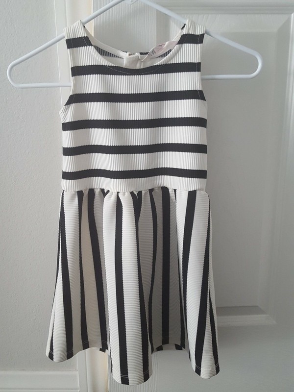 H & M GIRLS BLACK AND WHITE STRIPED SLEEVELESS DRESS - SIZE 4 TO 6 YRS OLD