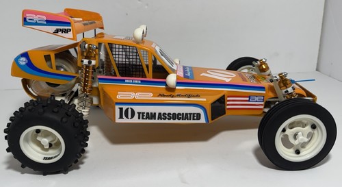 TEAM ASSOCIATED RC10 40TH ANNIVERSARY WITH EXTRAS 000000 MILES - Picture 3 of 12