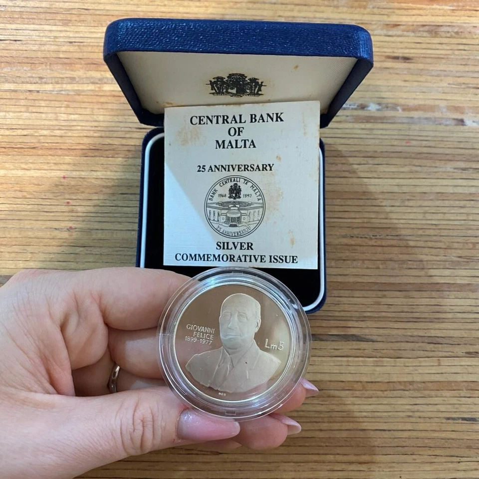 1993 Malta 25th Anniversary Central Bank Of Malta 5 LM Silver Proof Coin Box - Image 4 of 4