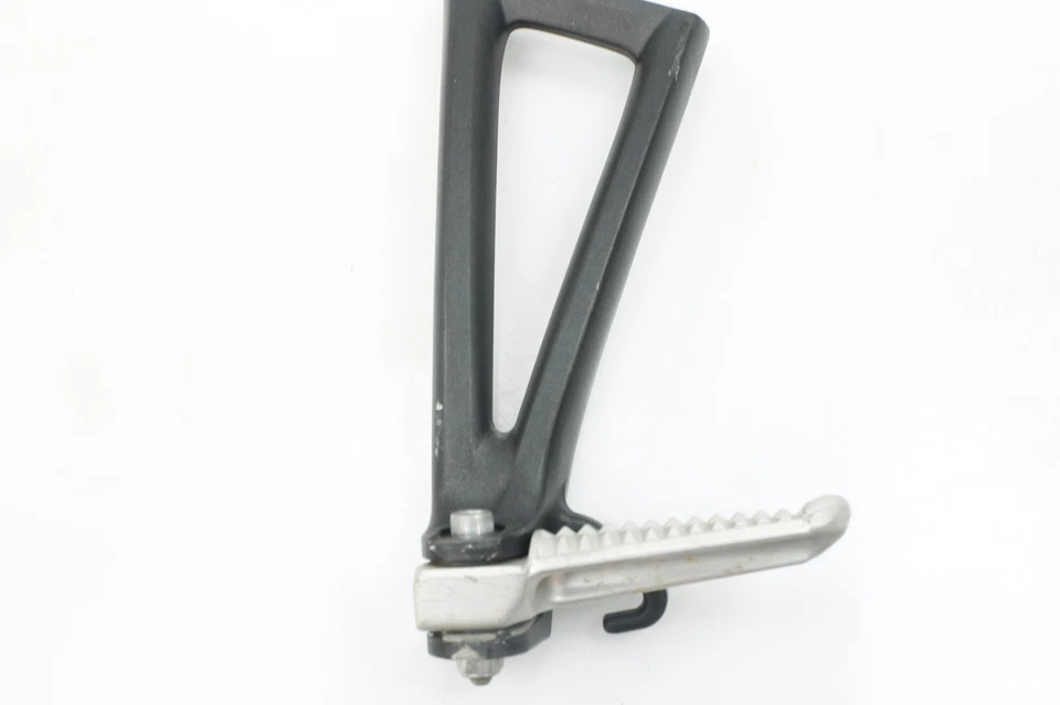 08-16 YAMAHA YZF R6 CLAVIJA TRASERA DERECHA PASAJERO Foto 4 de 4